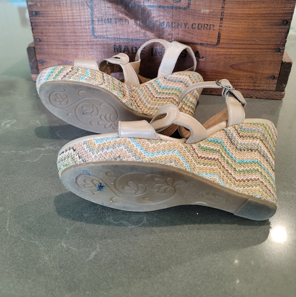 Euro Soft by Sofft Wedge Sandals - Picture 4 of 6